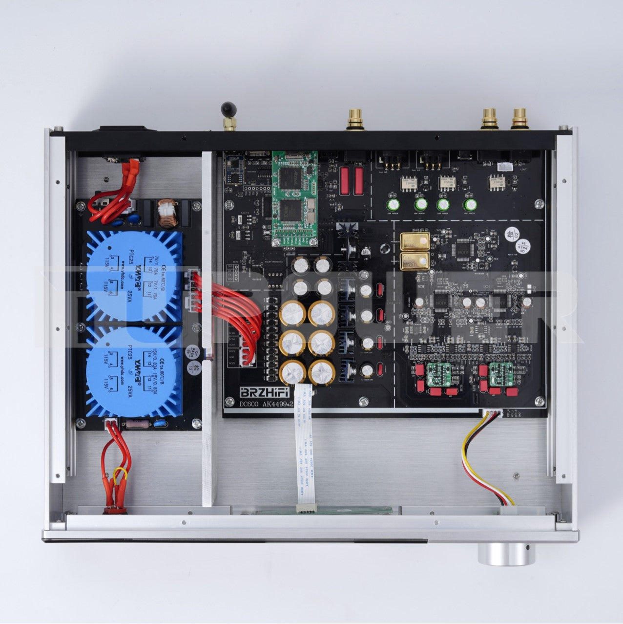 BRZHIFI DC600 Innenaufbau mit Stromversorgung und AK4499EXEQ DAC-Platine